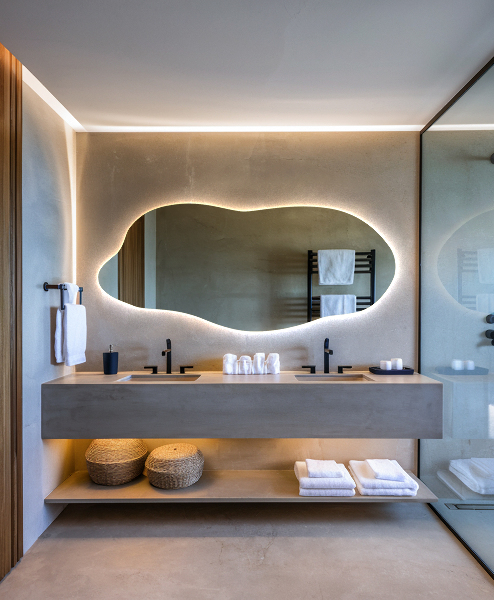 Nietypowe lustro z podświetleniem LED 45x100 cm