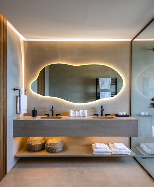 Nietypowe lustro z podświetleniem LED 45x100 cm