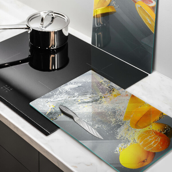 Deska do krojenia Cytryny w wodzie