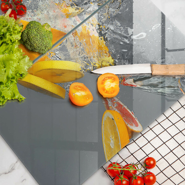 Deska do krojenia Cytryny w wodzie