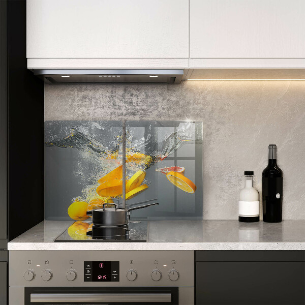 Deska do krojenia Cytryny w wodzie