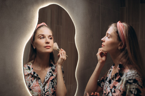 Lustro nieregularny kształt plamy led 40x80 cm