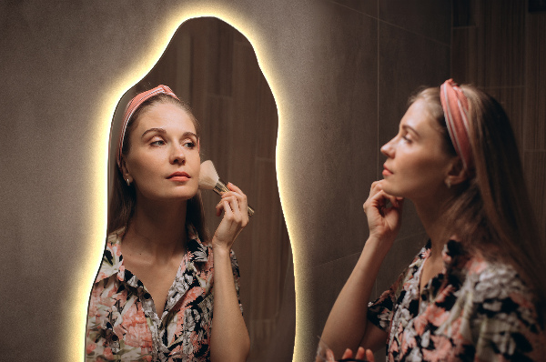 Nietypowe lustro z podświetleniem nowoczesna dekoracja 40x80 cm