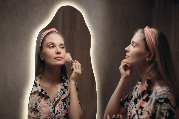 Lustro asymetryczne led nowoczesne 50x100 cm