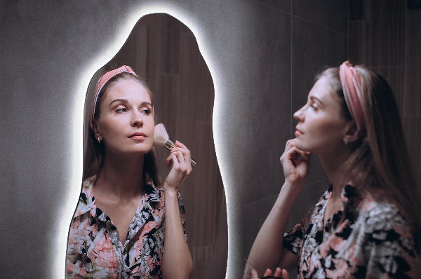 Lustro asymetryczne led nowoczesne 50x100 cm