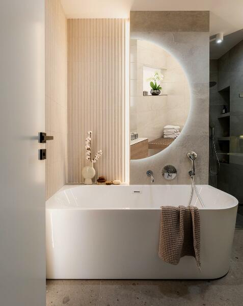 Lustro półokrągłe podświetleniem led 35x70 cm