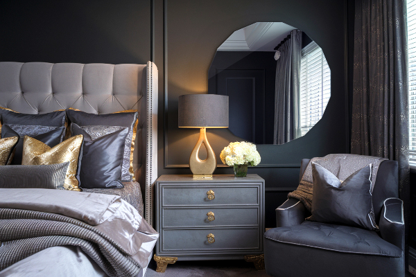 Lustro w kształcie wielościanu estetyczne 80x80 cm