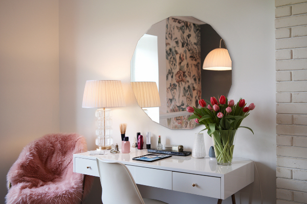 Lustro w kształcie wielościanu estetyczne 80x80 cm