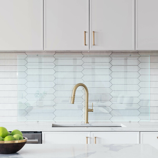 Transparentne szkło między szafkami w kuchni 140x70 cm