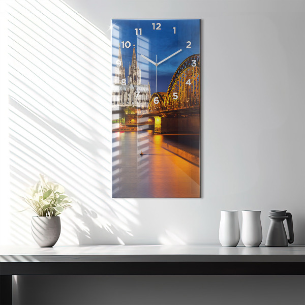 Zegar szklany pionowy Most w Niemczech