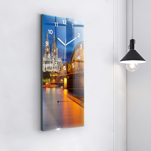 Zegar szklany pionowy Most w Niemczech