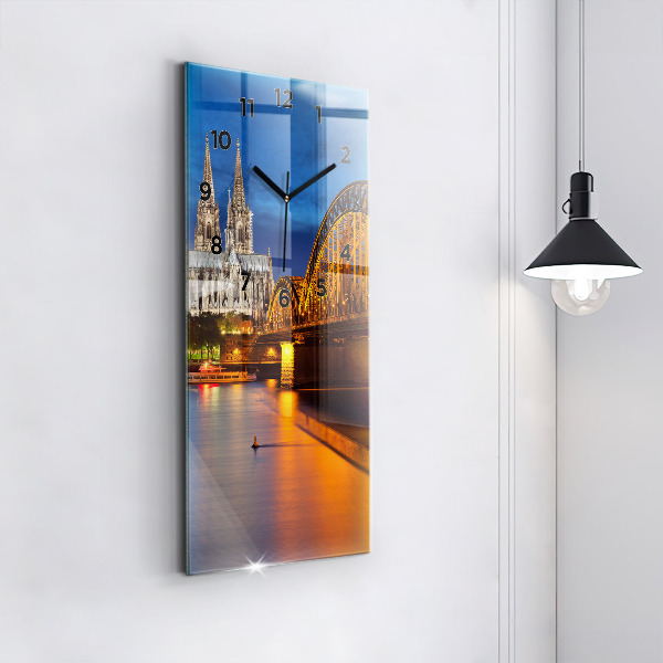 Zegar szklany pionowy Most w Niemczech