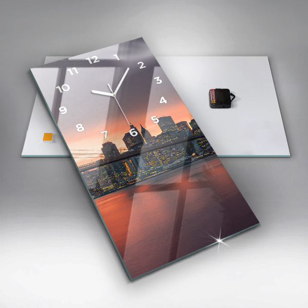 Zegar szklany pionowy Nowym Jorku East River
