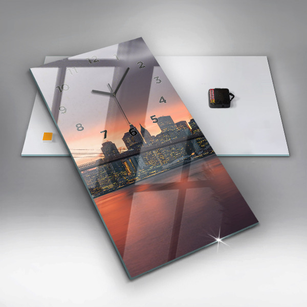 Zegar szklany pionowy Nowym Jorku East River