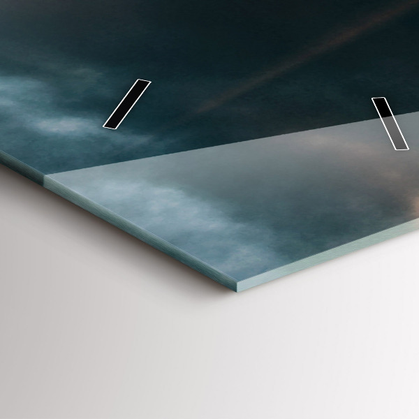 Zegar szklany pionowy Wieża Eiffla na tle chmur