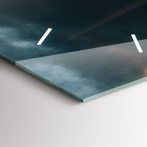 Zegar szklany pionowy Wieża Eiffla na tle chmur