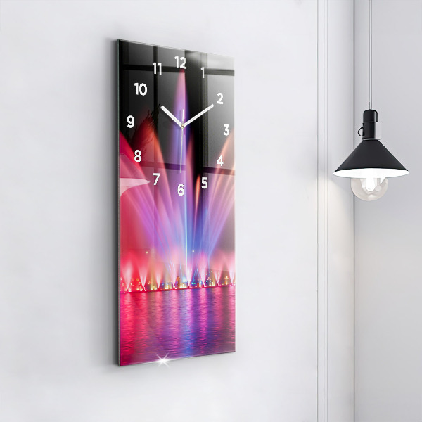 Zegar szklany pionowy Wrocławska fontanna nocą