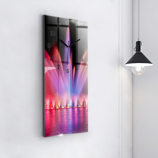 Zegar szklany pionowy Wrocławska fontanna nocą