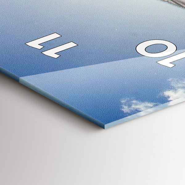 Zegar ścienny pionowy Flaga Polski na tle nieba