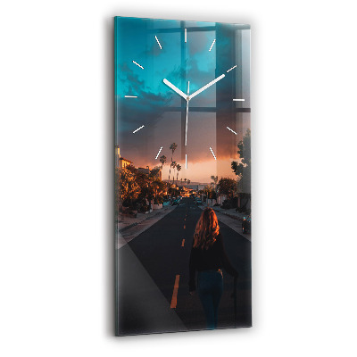 Zegar ścienny pionowy Kobieta na drodze