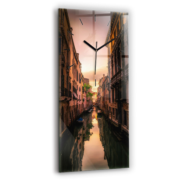 Zegar ścienny pionowy Widok na kanał w mieście