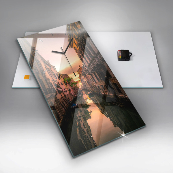 Zegar ścienny pionowy Widok na kanał w mieście