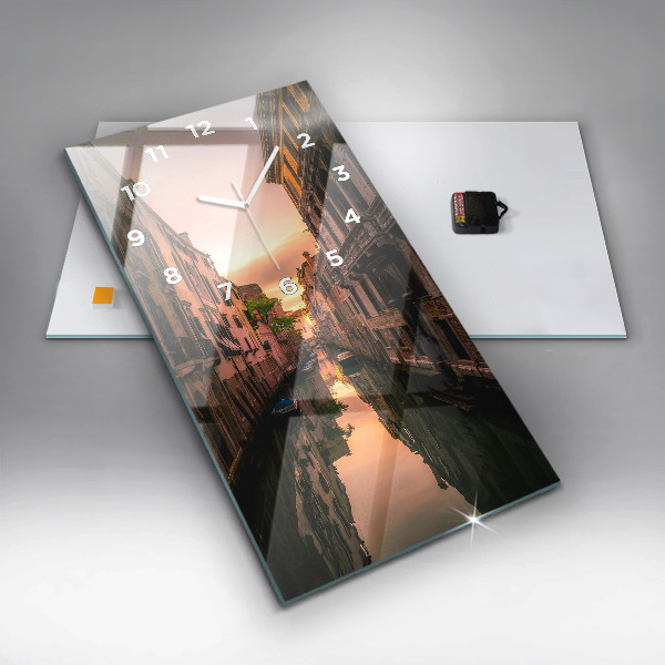 Zegar ścienny pionowy Widok na kanał w mieście