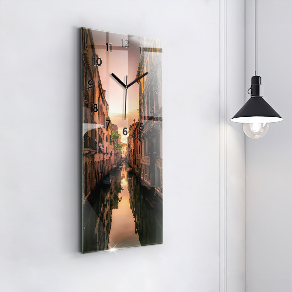 Zegar ścienny pionowy Widok na kanał w mieście