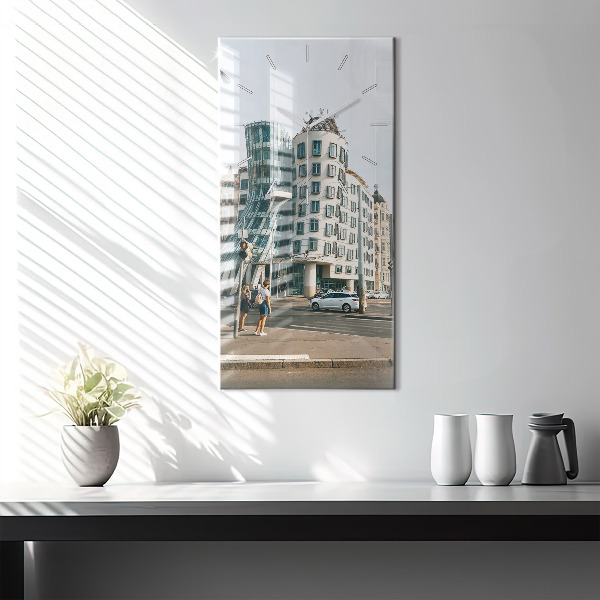 Zegar ścienny pionowy Tańczący dom Praga