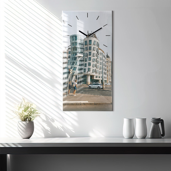 Zegar ścienny pionowy Tańczący dom Praga