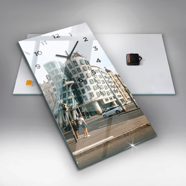 Zegar ścienny pionowy Tańczący dom Praga