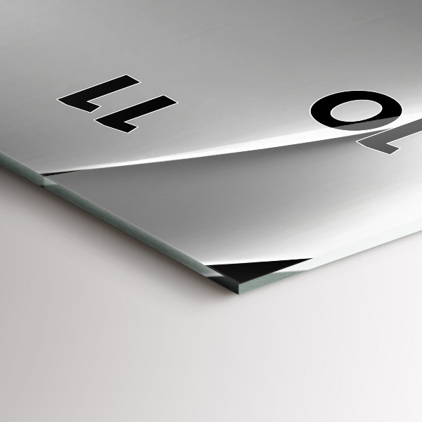 Zegar ścienny pionowy Srebrna abstrakcja