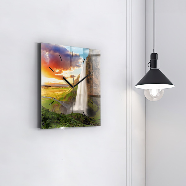 Kwadratowy zegar Wodospad na Islandii