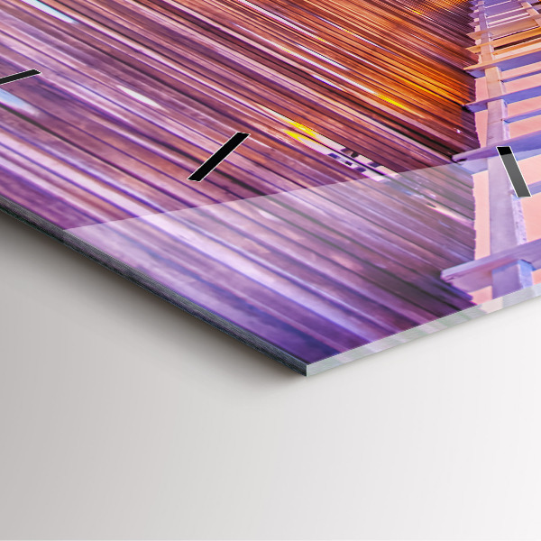 Kwadratowy zegar Most w porcie wieczorem