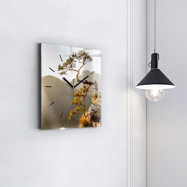 Kwadratowy zegar Drzewo w górach