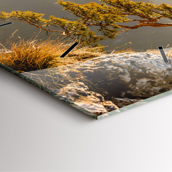 Kwadratowy zegar Drzewo w górach