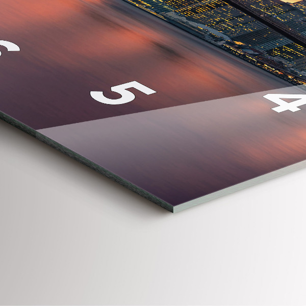 Kwadratowy zegar Nowym Jorku East River