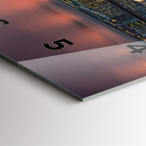 Kwadratowy zegar Nowym Jorku East River