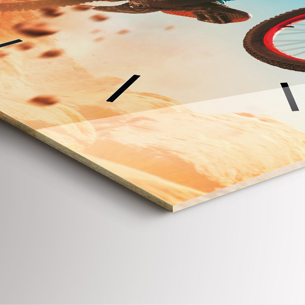 Kwadratowy zegar Kaskader i adrenalina