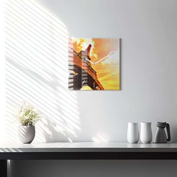 Kwadratowy zegar Wieża Eiffla w Paryżu