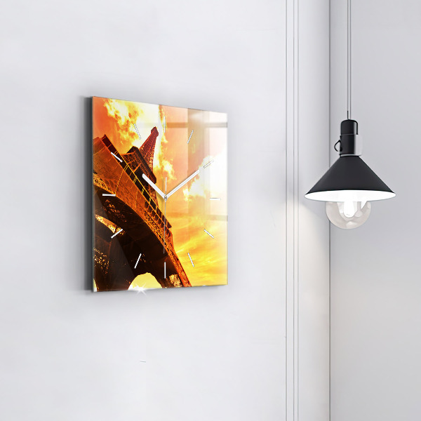 Kwadratowy zegar Wieża Eiffla w Paryżu