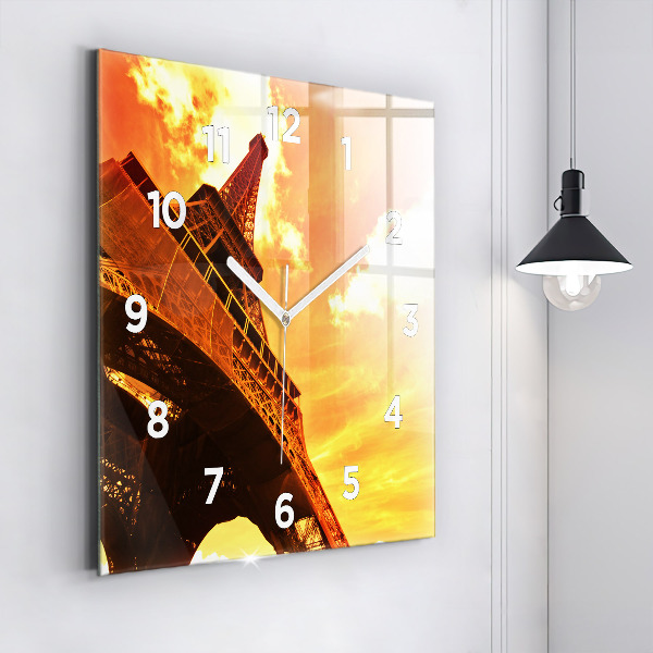 Kwadratowy zegar Wieża Eiffla w Paryżu