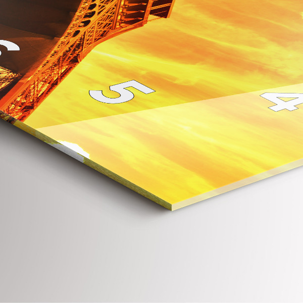 Kwadratowy zegar Wieża Eiffla w Paryżu