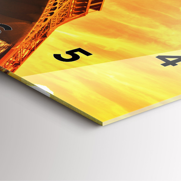 Kwadratowy zegar Wieża Eiffla w Paryżu