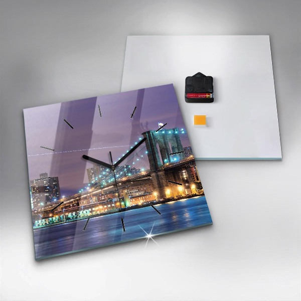 Kwadratowy zegar Brooklyn Most i East River