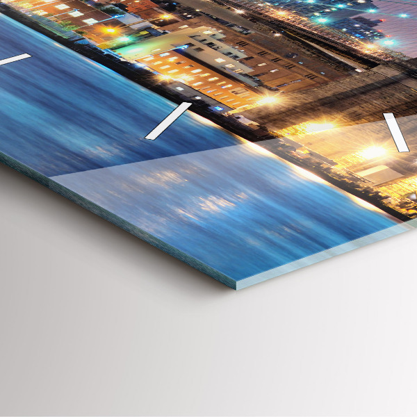 Kwadratowy zegar Brooklyn Most i East River