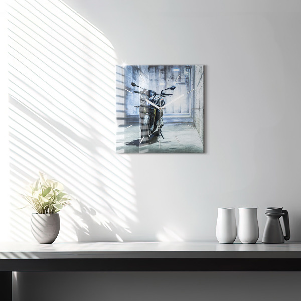 Kwadratowy zegar Motocykl w alejce