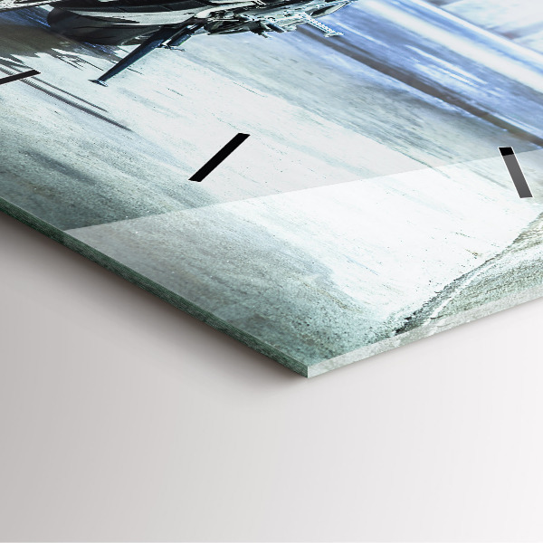 Kwadratowy zegar Motocykl w alejce