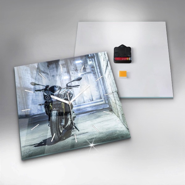 Kwadratowy zegar Motocykl w alejce