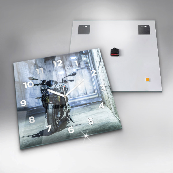 Kwadratowy zegar Motocykl w alejce